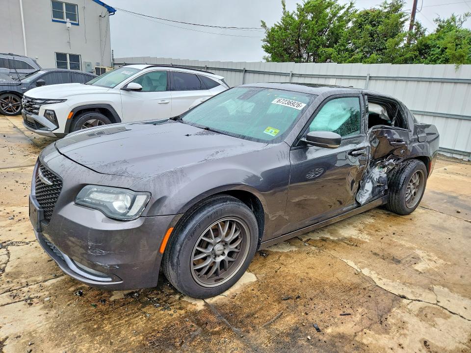 CHRYSLER 300 2015 с VIN 2C3CCAGGXFH883109 - Снимка от търг