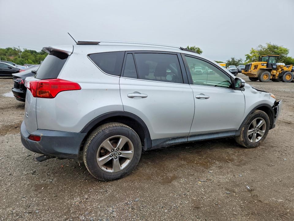 Снимка 3 от търг – 2015 TOYOTA RAV4 с VIN JTMRFREV5FJ041645