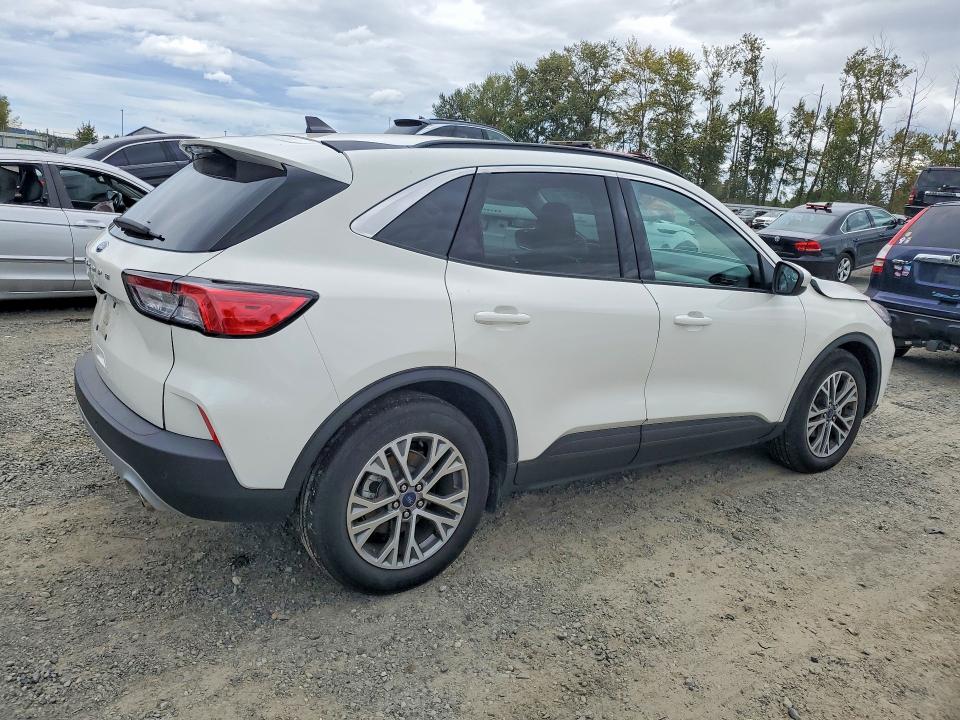 Photo 3 from auction – 2022 FORD ESCAPE with VIN 1FMCU0H6XNUB94087