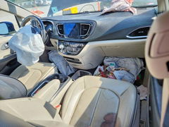 Photo 8 from auction – 2020 CHRYSLER PACIFICA with VIN 2C4RC1N73LR187772