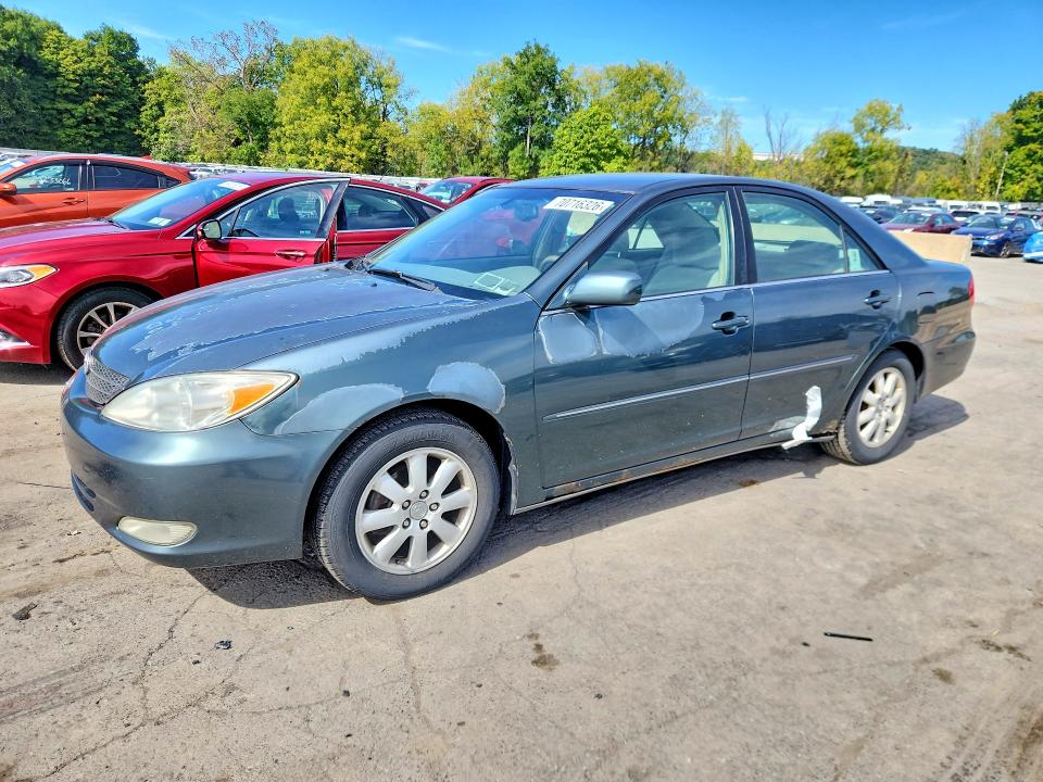 TOYOTA CAMRY 2004 с VIN 4T1BE30K74U262590 - Снимка от търг