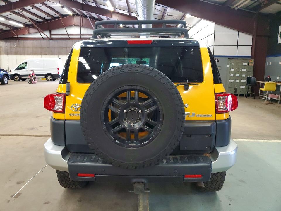 Photo 6 from auction – 2008 TOYOTA FJ CRUISER with VIN JTEBU11F68K014177