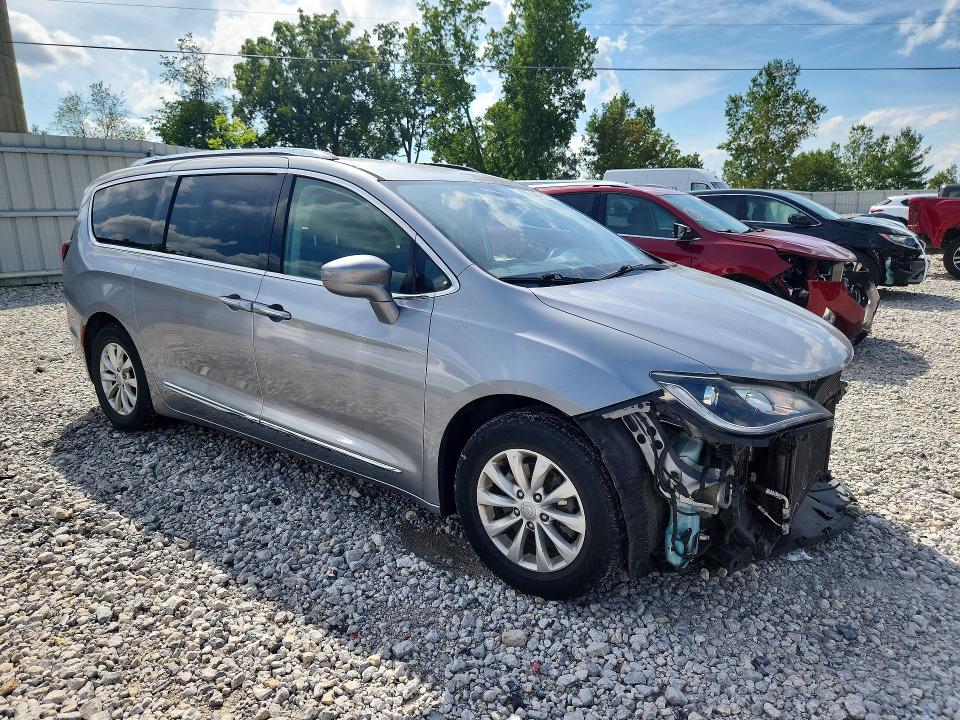 Photo 4 from auction – 2018 CHRYSLER PACIFICA with VIN 2C4RC1BG1JR276175
