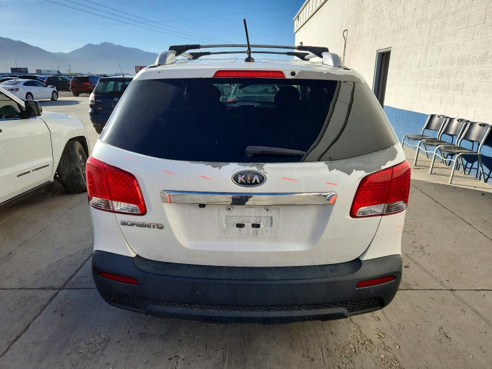 Photo 6 from auction – 2012 KIA SORENTO with VIN 5XYKTDA61CG256463