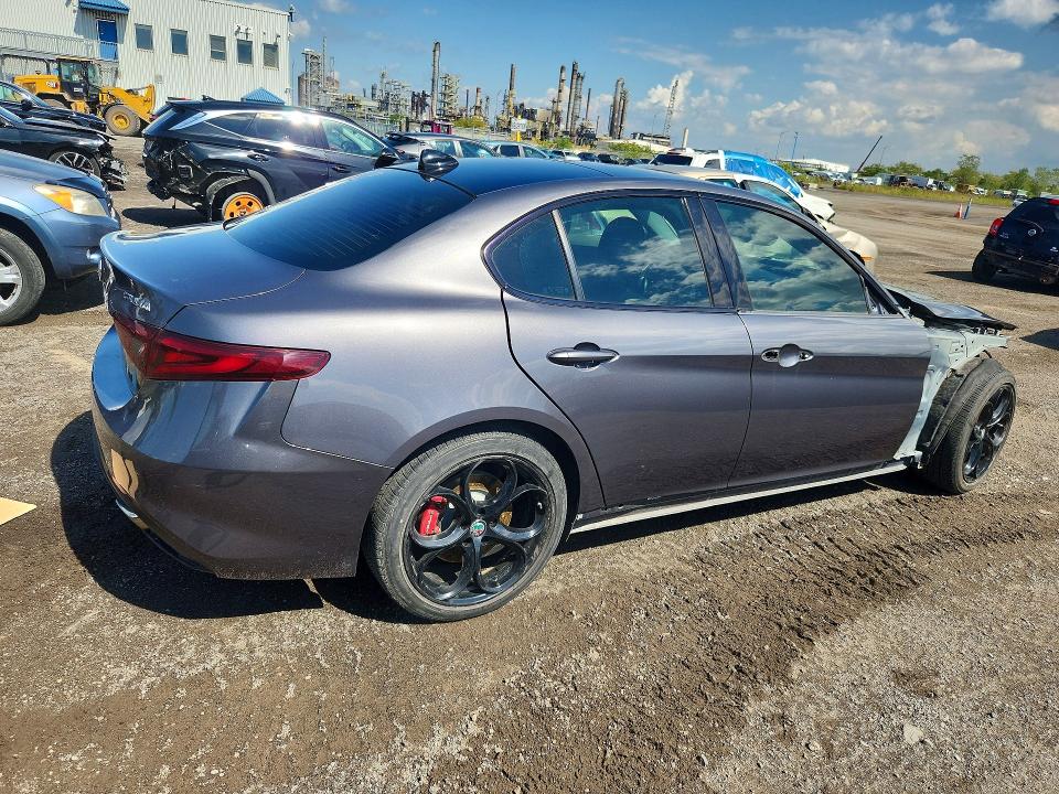 Photo 3 from auction – 2017 ALFA ROMEO GIULIA with VIN ZARFAEEN9H7534065