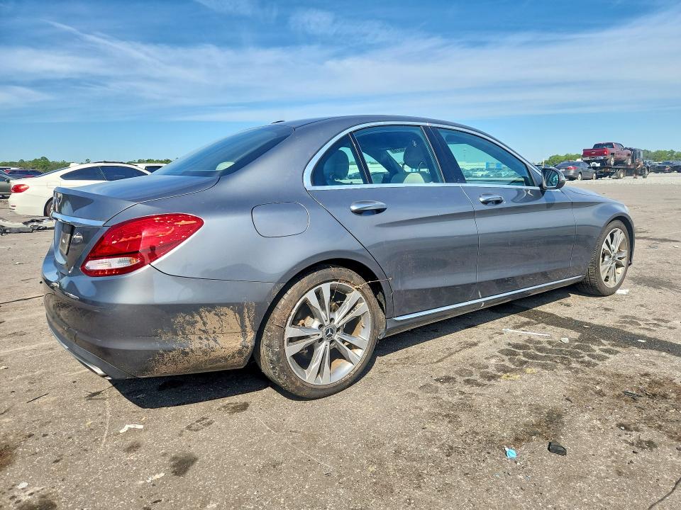 Снимка 3 от търг – 2018 MERCEDES-BENZ C с VIN 55SWF4JB2JU274088