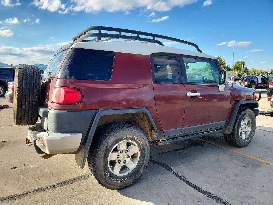Снимка 3 от търг – 2008 TOYOTA FJ CRUISER с VIN JTEBU11F88K054423