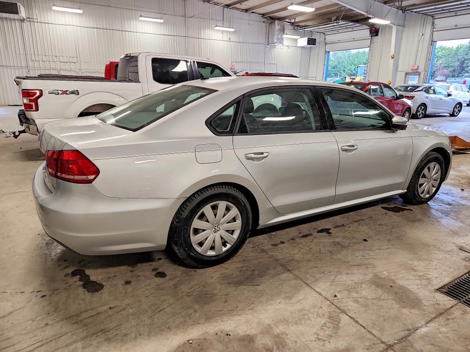 Photo 3 from auction – 2012 VOLKSWAGEN PASSAT with VIN 1VWAP7A36CC074718