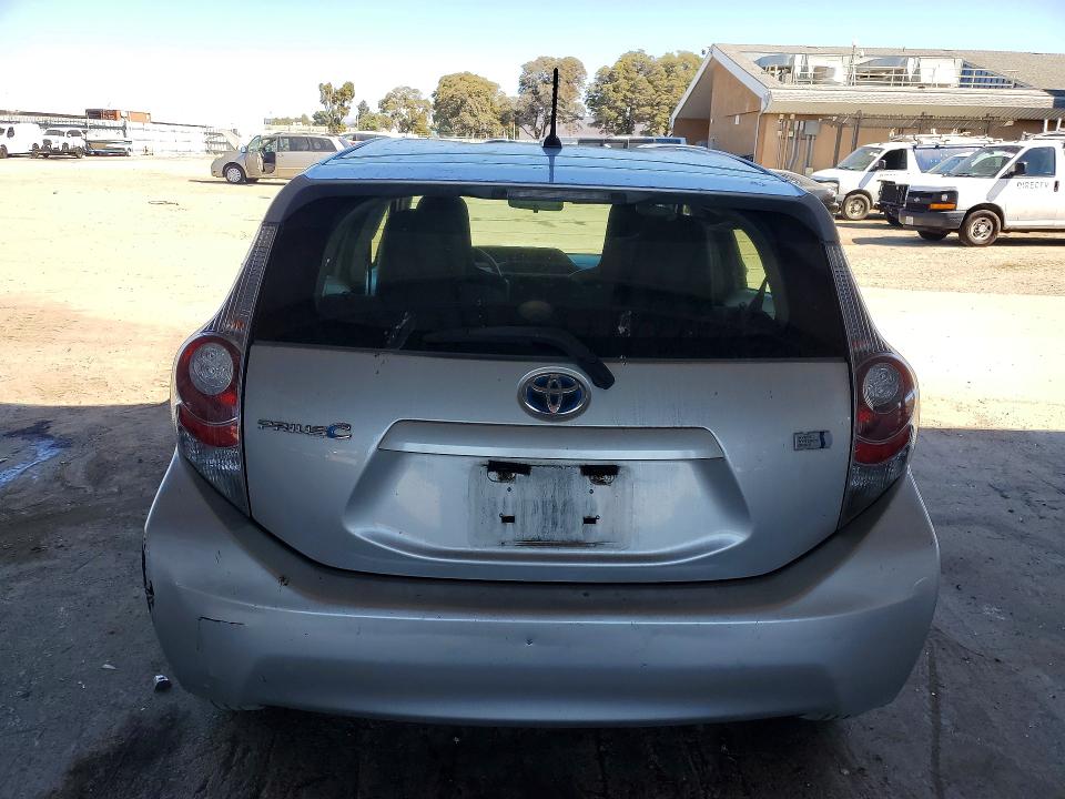 Zdjęcie 6 z aukcji – 2014 TOYOTA PRIUS C z VIN JTDKDTB32E1559461