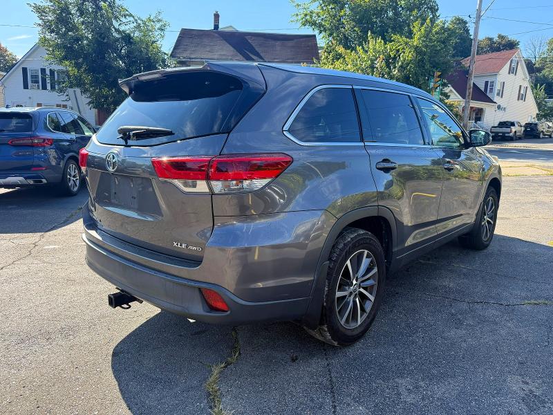 Photo 3 from auction – 2018 TOYOTA HIGHLANDER with VIN 5TDJZRFH4JS523113