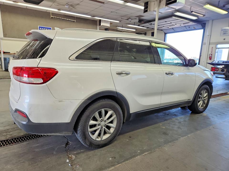 Photo 3 from auction – 2016 KIA SORENTO with VIN 5XYPGDA30GG059211