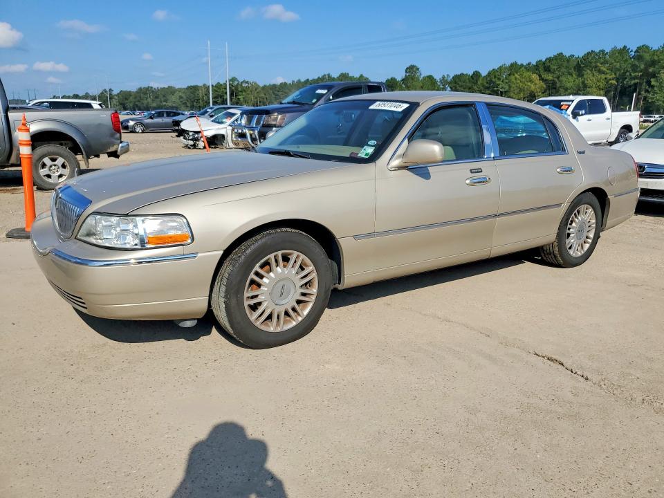 2011 LINCOLN TOWN CAR - Търг №68931046