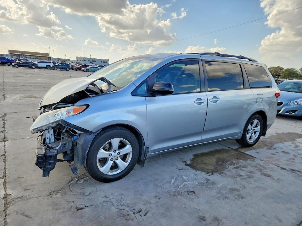 2015 TOYOTA SIENNA - Търг №69198366