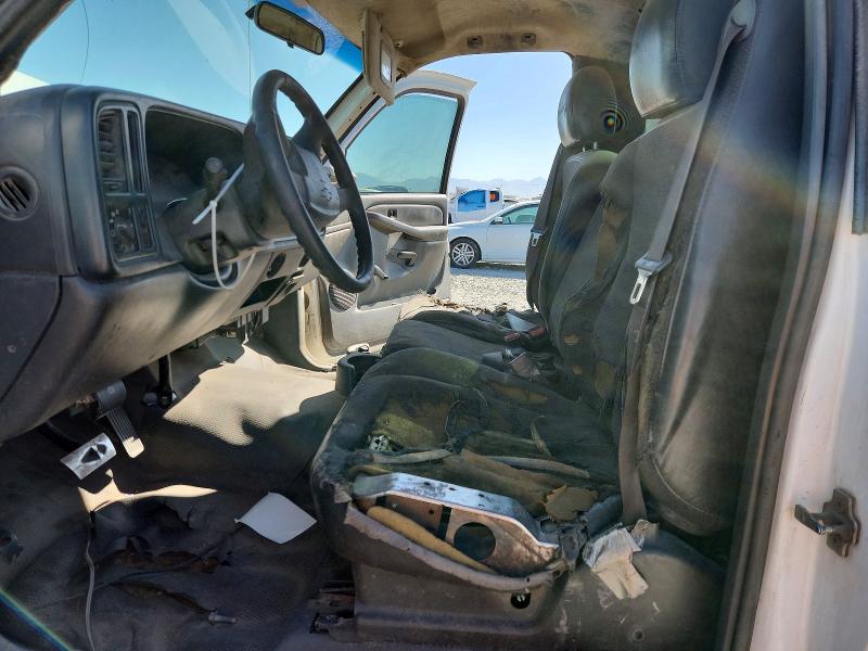 Photo 7 from auction – 2004 CHEVROLET SILVERADO with VIN 1GBHC24U84E334681