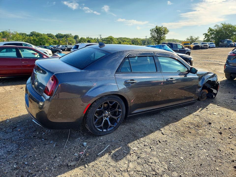 Photo 3 from auction – 2019 CHRYSLER 300 with VIN 2C3CCAAG7KH590402