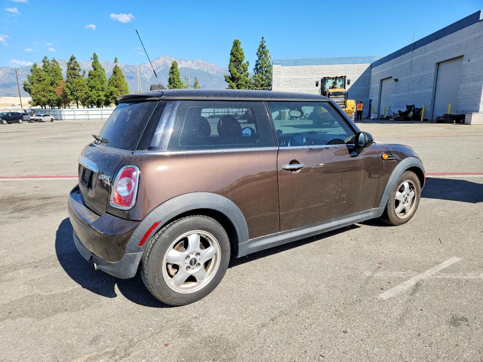 Photo 3 from auction – 2011 MINI COOPER with VIN WMWSU3C55BTX95924