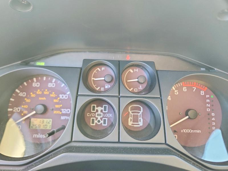 Снимка 9 от търг – 2002 MITSUBISHI MONTERO с VIN JA4MW51R62J069972