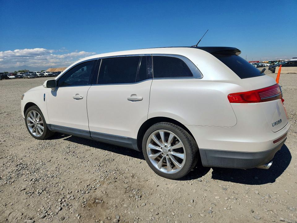 Photo 2 from auction – 2011 LINCOLN MKT with VIN 2LMHJ5AT0BBJ54408