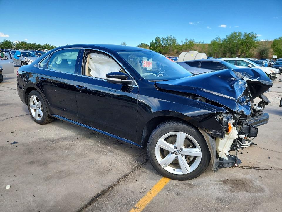 Снимка 4 от търг – 2015 VOLKSWAGEN PASSAT с VIN 1VWAS7A39FC110128