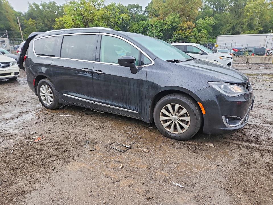 Фото 4 с аукциона – 2018 CHRYSLER PACIFICA с VIN 2C4RC1BG8JR292227