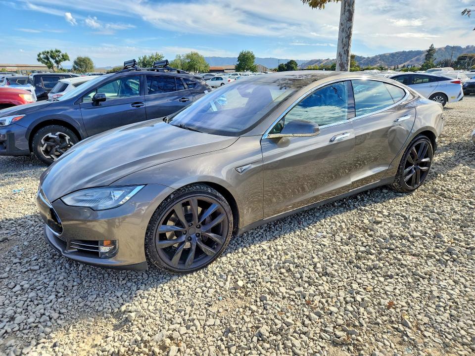 Photo 1 from auction – 2015 TESLA MODEL S with VIN 5YJSA1H22FF090084