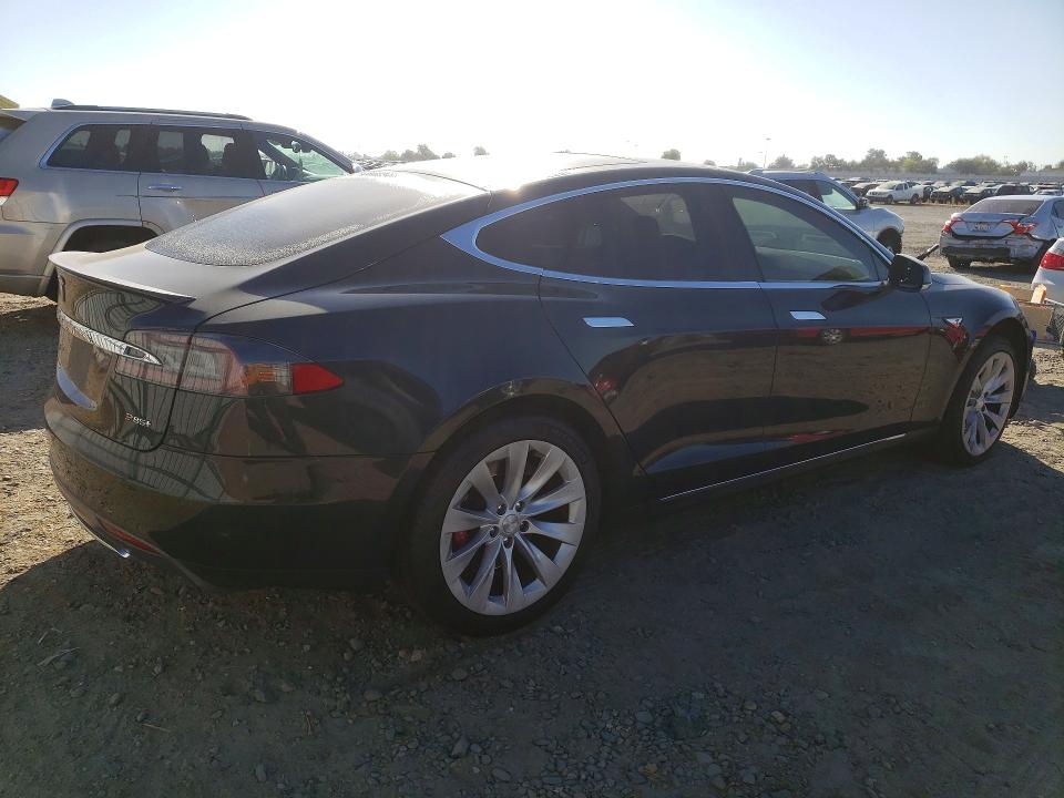 Zdjęcie 3 z aukcji – 2014 TESLA MODEL S z VIN 5YJSA1H18EFP49940