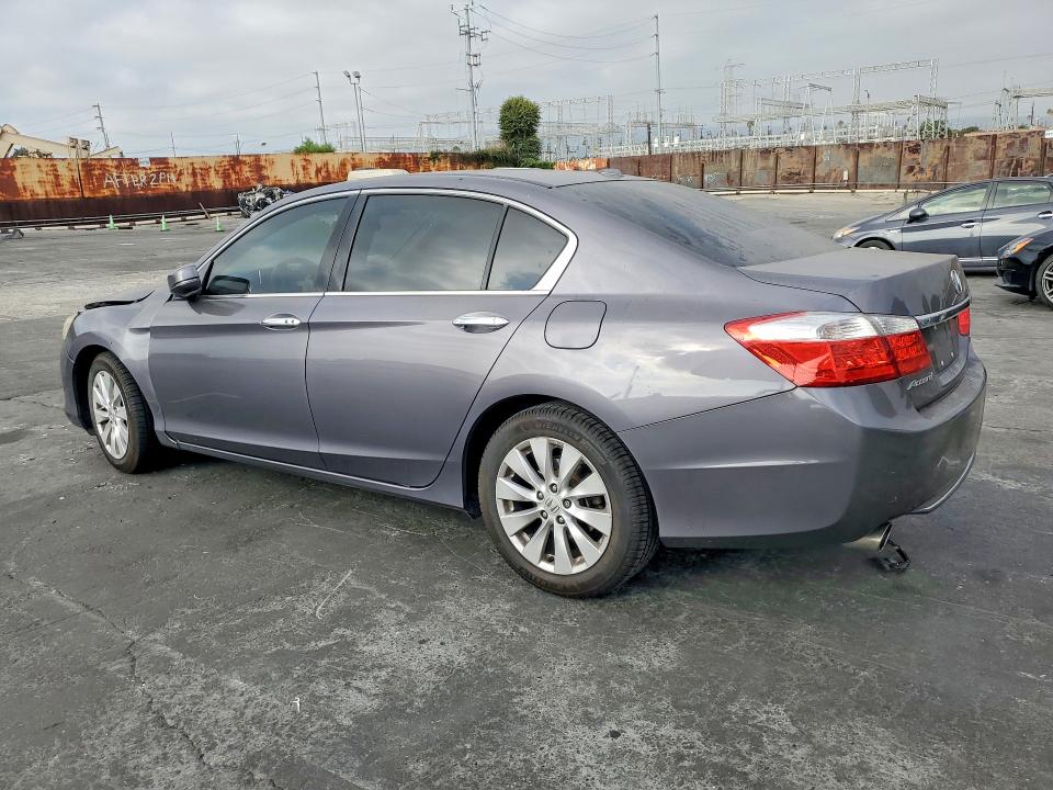Photo 2 from auction – 2015 HONDA ACCORD with VIN 1HGCR3F80FA032324