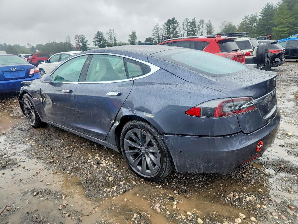 Фото 2 с аукциона – 2019 TESLA MODEL S с VIN 5YJSA1E20KF330571