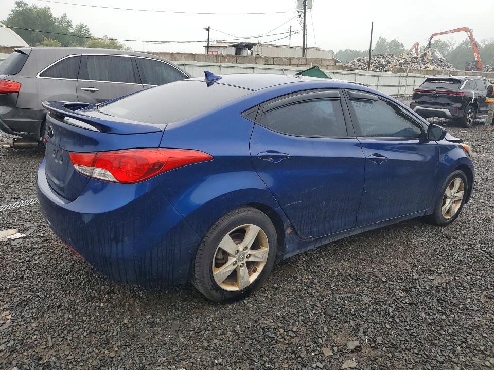 Photo 3 from auction – 2013 HYUNDAI ELANTRA with VIN KMHDH4AE2DU868183