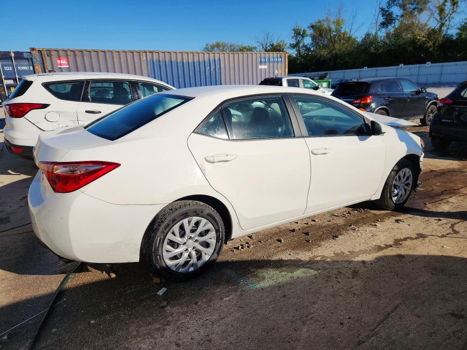 Photo 3 from auction – 2019 TOYOTA COROLLA with VIN 5YFBURHE3KP890505