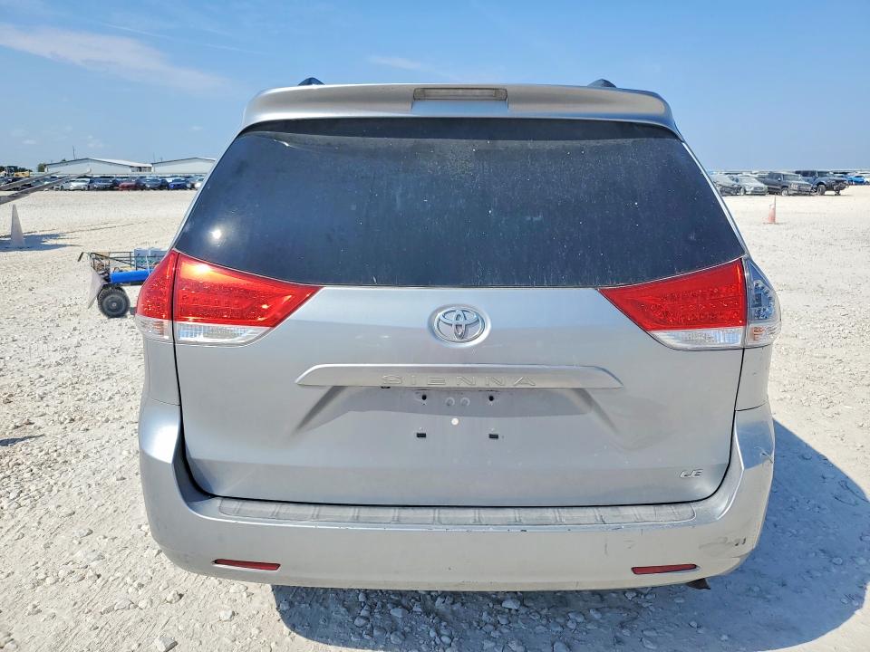 Photo 6 from auction – 2011 TOYOTA SIENNA with VIN 5TDKK3DC7BS149255