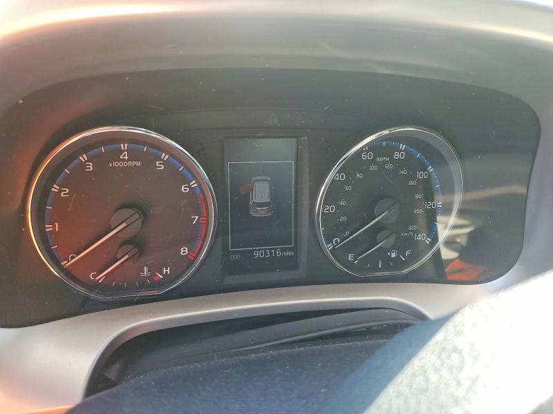 Photo 9 from auction – 2018 TOYOTA RAV4 with VIN JTMDFREV8JJ723762