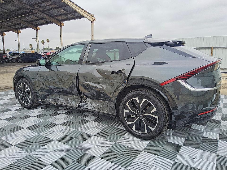 Photo 2 from auction – 2023 KIA EV6 with VIN KNDC34LA4P5602431
