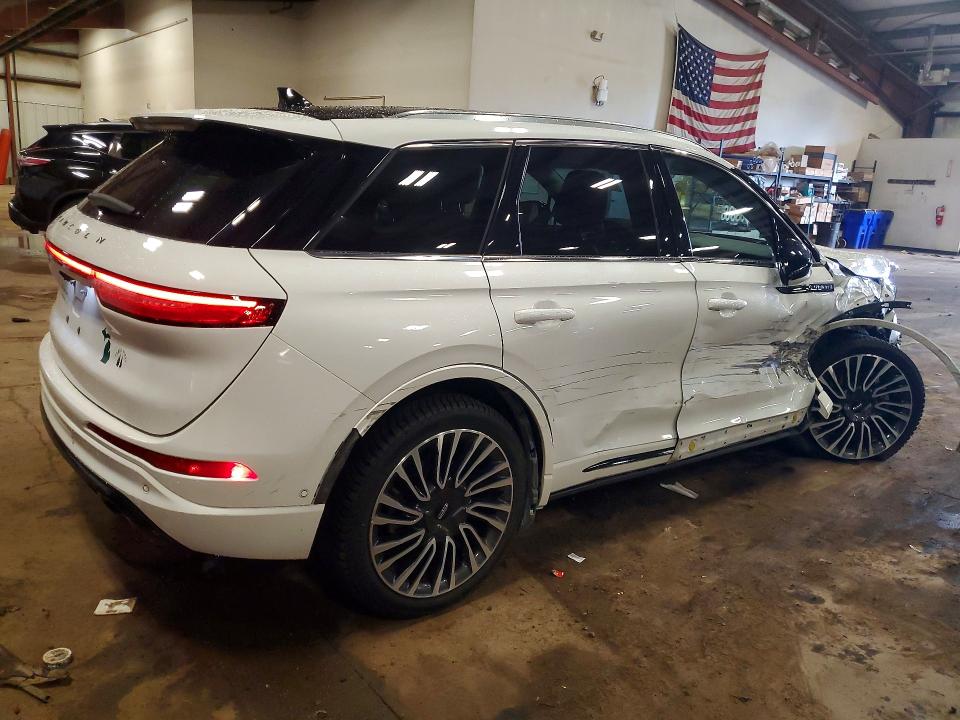 Photo 3 from auction – 2022 LINCOLN CORSAIR with VIN 5LMTJ5DZ6NUL06869