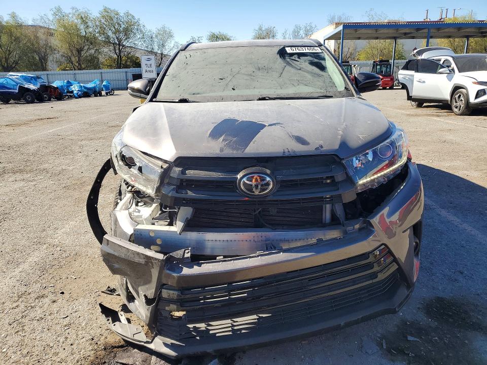 Photo 5 from auction – 2019 TOYOTA HIGHLANDER with VIN 5TDKZRFHXKS569583