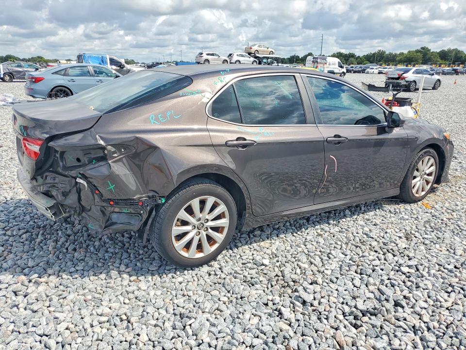 Снимка 3 от търг – 2018 TOYOTA CAMRY с VIN 4T1B11HK6JU150315