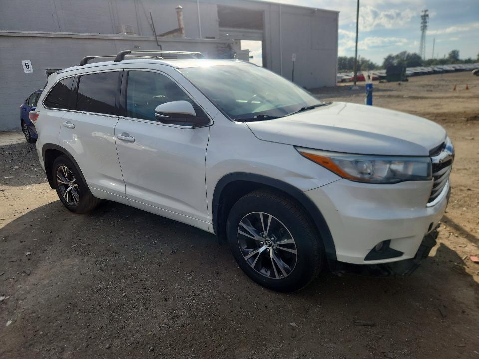 Снимка 4 от търг – 2016 TOYOTA HIGHLANDER с VIN 5TDJKRFH9GS285434