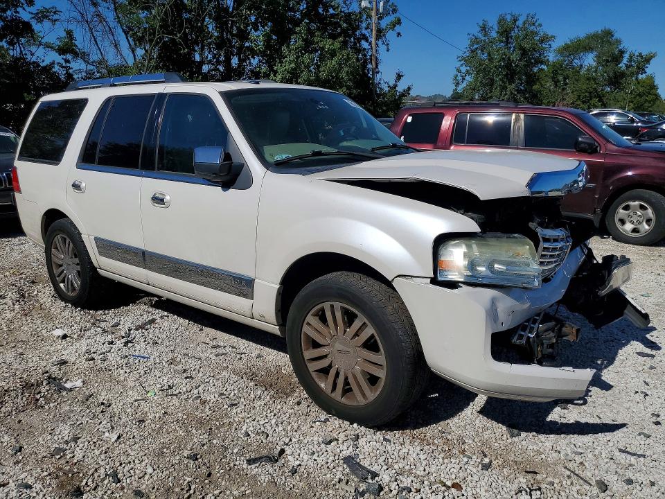 Photo 4 from auction – 2010 LINCOLN NAVIGATOR with VIN 5LMJJ2J58AEJ09049