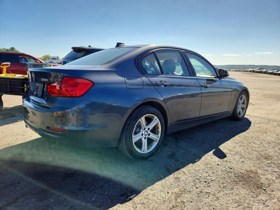 صورة رقم 3 من المزاد - 2015 BMW 328 مع VIN WBA3B5C54FP653911