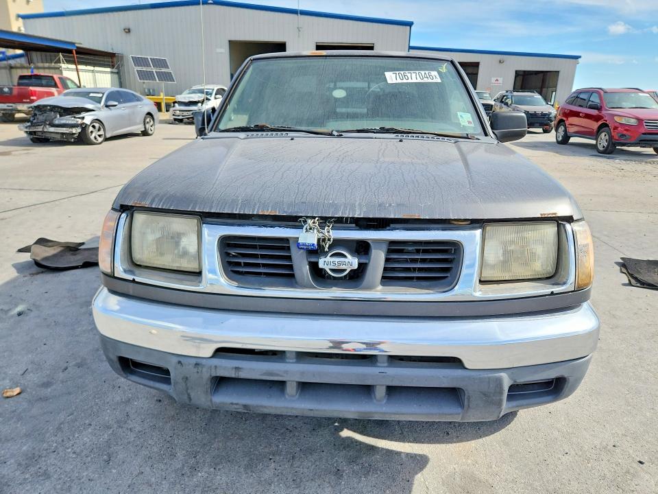 Снимка 5 от търг – 2000 NISSAN FRONTIER с VIN 1N6ED27T9YC361661