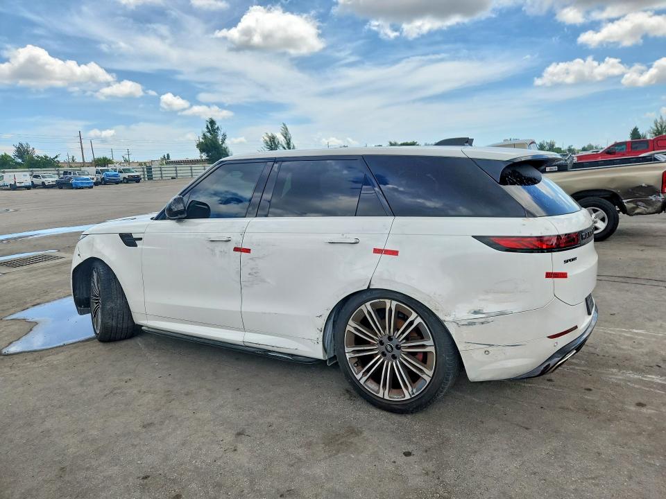 Photo 2 from auction – 2024 LAND ROVER RANGE ROVER SPORT with VIN SAL1L9FU6RA189926