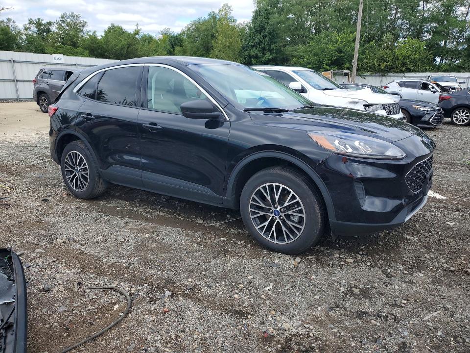 Photo 4 from auction – 2022 FORD ESCAPE with VIN 1FMCU0EZ2NUA92524