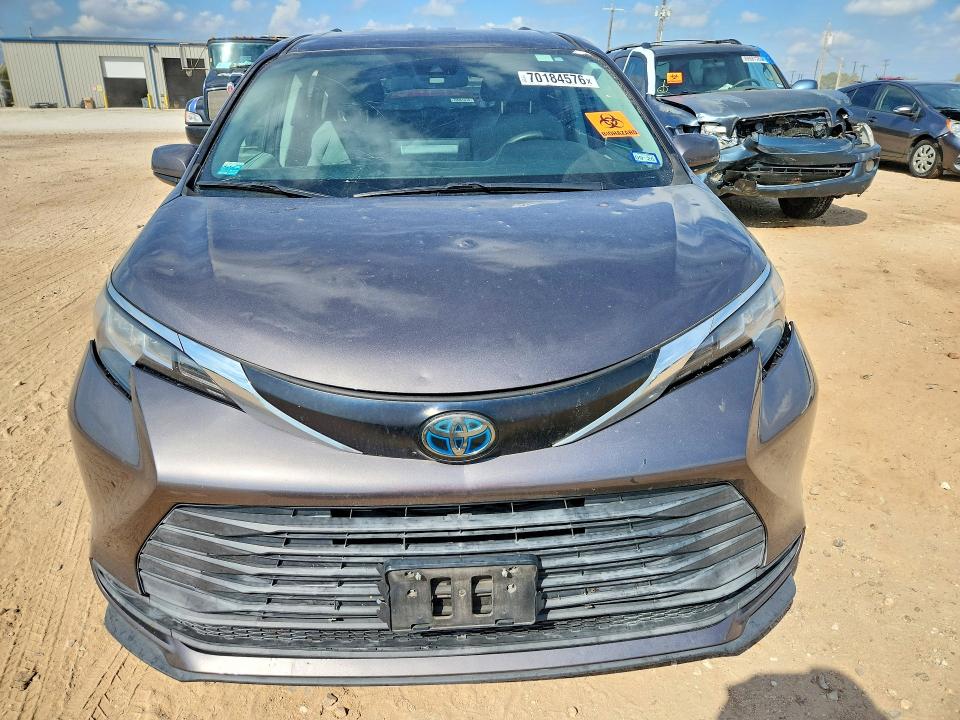 Foto 5 de la subasta – 2021 TOYOTA SIENNA con VIN 5TDKRKEC2MS031931