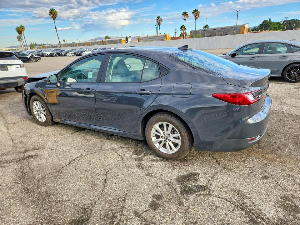 Фото 2 с аукциона – 2025 TOYOTA CAMRY с VIN 4T1DAACK5SU093431