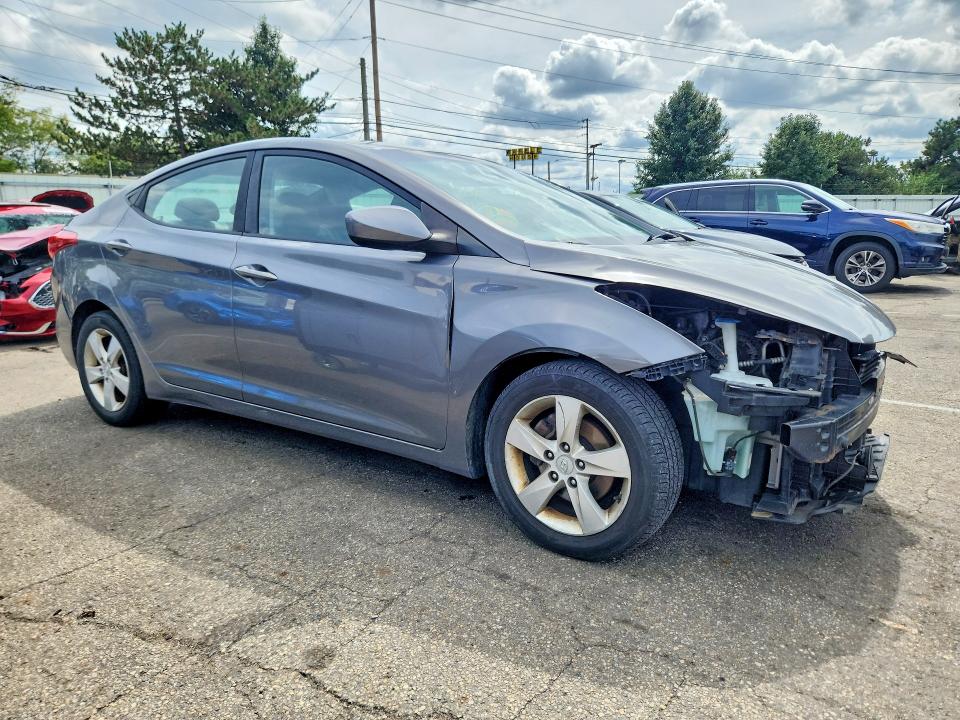 Photo 4 from auction – 2011 HYUNDAI ELANTRA with VIN 5NPDH4AEXBH050129