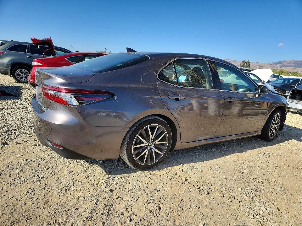 Photo 3 from auction – 2024 TOYOTA CAMRY with VIN 4T1F31AK1RU626147