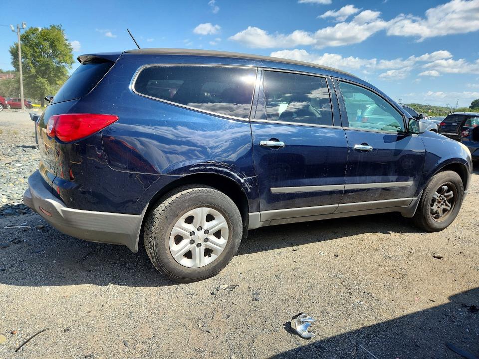 Photo 3 from auction – 2011 CHEVROLET TRAVERSE with VIN 1GNKVFED2BJ164038