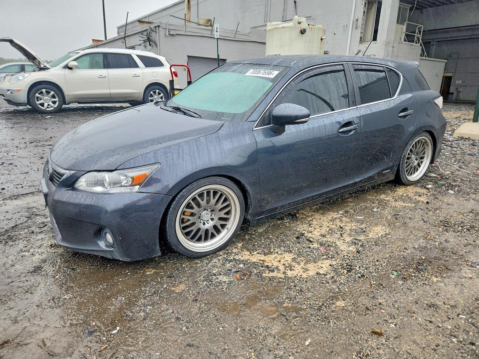 LEXUS CT 2011 مع رقم تعريف المركبة JTHKD5BH0B2036709 - صورة من المزاد