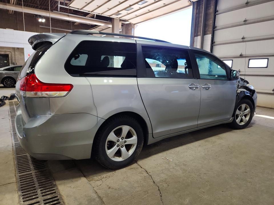 Zdjęcie 3 z aukcji – 2011 TOYOTA SIENNA z VIN 5TDKK3DC6BS124105