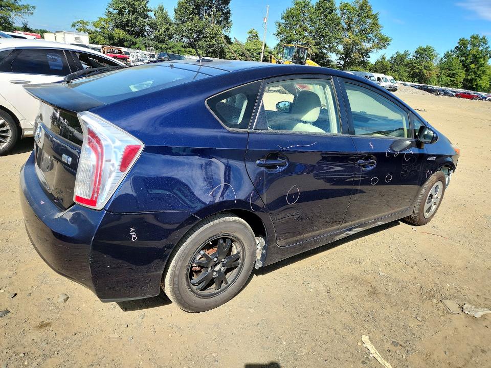 Photo 3 from auction – 2013 TOYOTA PRIUS with VIN JTDKN3DU5D0343000